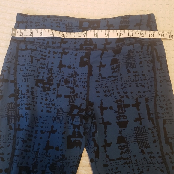CAbi 963 Skinny Tech Cool Down Leggings Blue Black Print Womens Size S - Picture 9 of 11